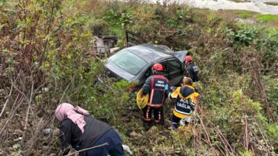 Ordu'nun Fatsa ilçesinde, otomobilin üç tekerlekli akülü araca çarpması sonucu