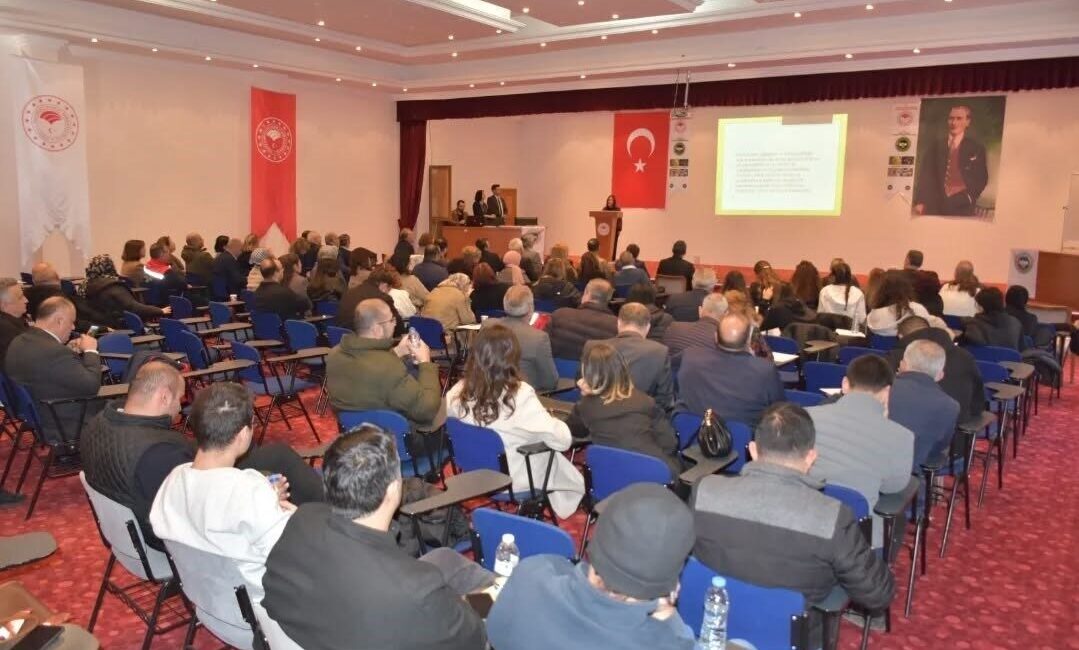 Aydın’ın Söke ilçesinde organik pamuk yetiştiriciliği üzerine düzenlenen toplantıda, Bitkisel