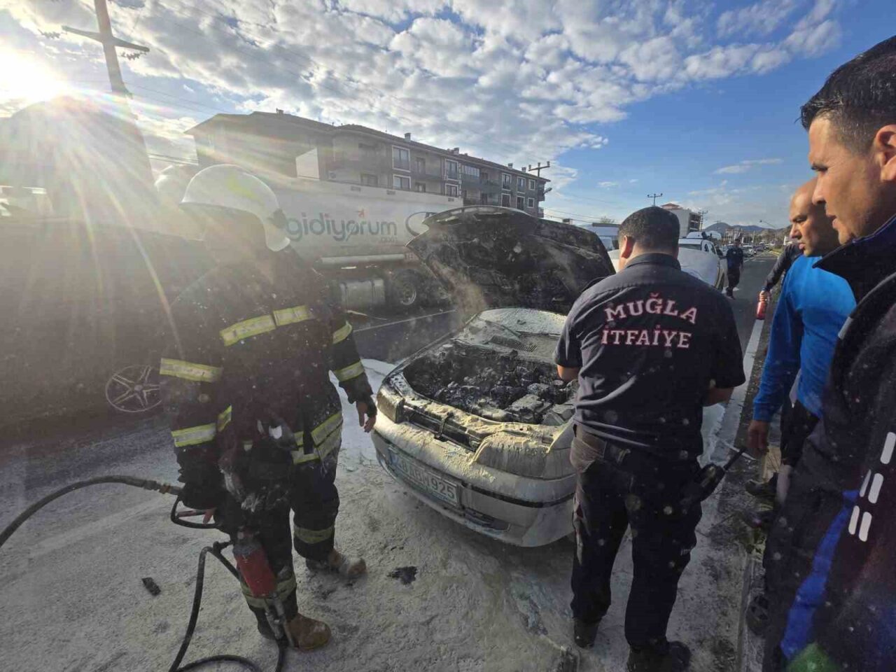Muğla'nın Ortaca ilçesinde, D400 karayolu üzerindeki trafik ışıklarında T.Z. isimli