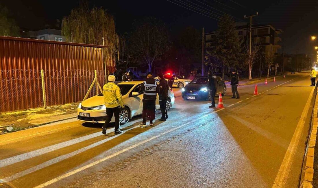 Osmancık’ta Trafik Denetimlerinde 185 Bin TL Cezanın Yolu Açıldı Osmancık'ta polis ekipleri, 5-6 Aralık tarihlerinde 58 personelin katılımıyla denetim
