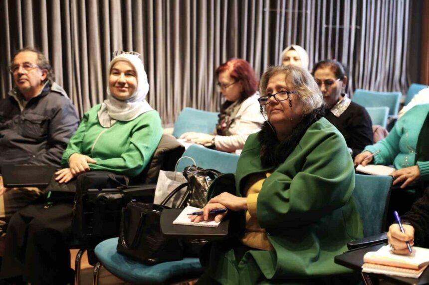 Osmangazi Belediyesi’nin düzenlediği ‘Şiir Atölyesi’nde kursiyerler, 3 haftada şiir yazım tekniklerini öğrendi.