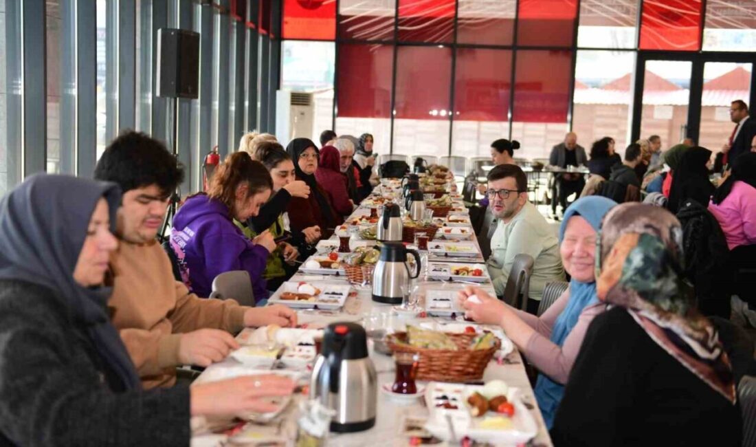 Osmangazi Belediyesi’nden Engelli Bireylere Özel Kahvaltı Etkinliğiyle Farkındalık Yaratıldı Osmangazi Belediyesi, 3 Aralık Dünya Engelliler Günü kapsamında engelli bireylere