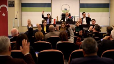 Osmangazi Belediye Meclisi, Başkan Vekili Sefa Yılmaz’ın başkanlığında toplandı. Yılmaz,