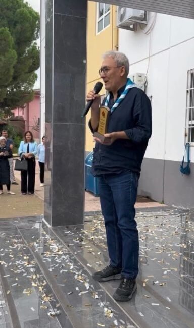 Osmaniye TOBB Fen Lisesi'nde 35 yıl boyunca öğretmenlik yapan Eray