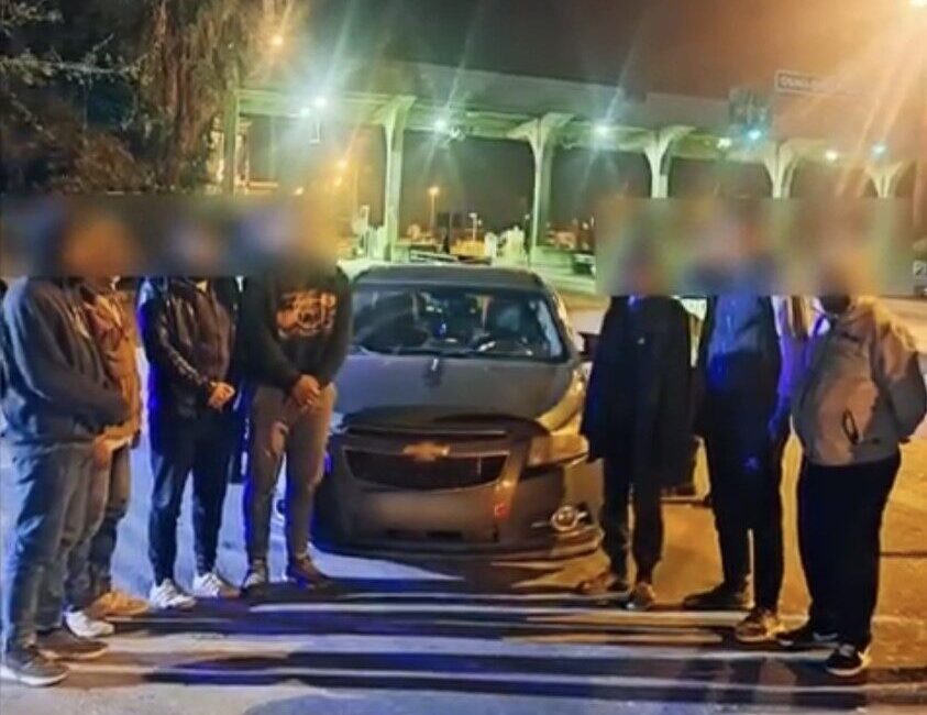 Osmaniye’de gerçekleştirilen operasyonda 6 kaçak göçmen ele geçirildi, 1 organizatör tutuklandı. Osmaniye'de jandarma, düzenlediği operasyonda 6 kaçak göçmeni yakaladı. Araçta bulunan