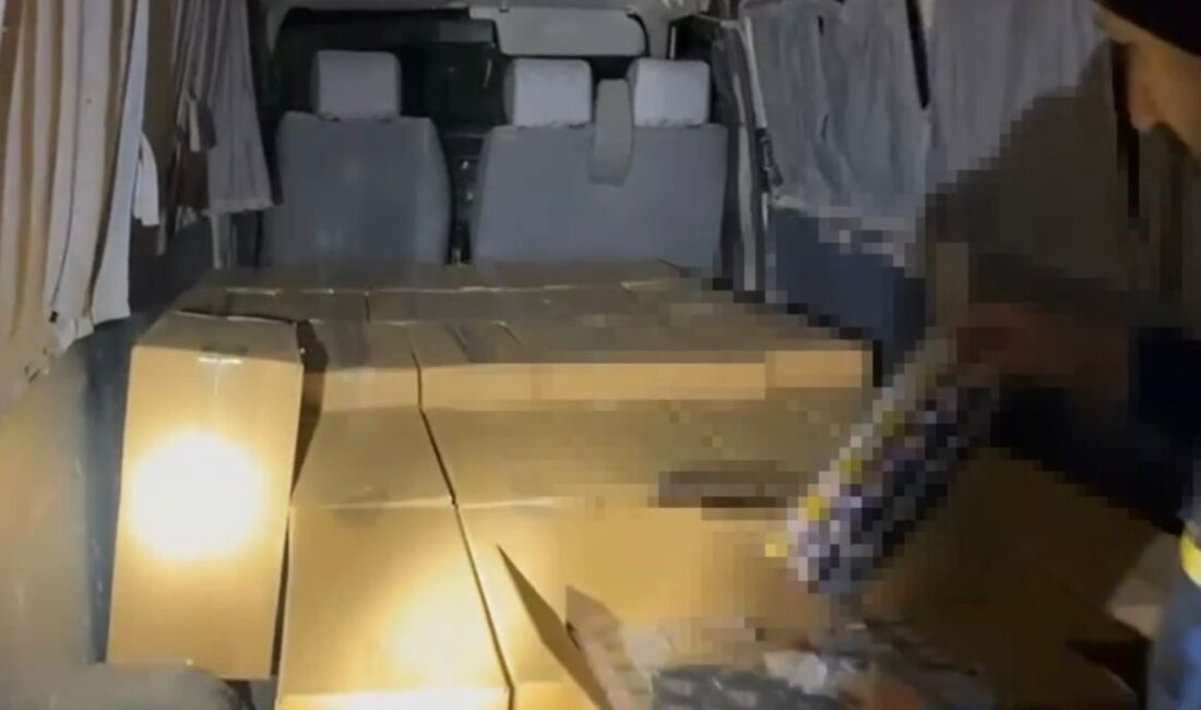 Osmaniye’de Yapılan Operasyonda 89 Bin Paket Kaçak Sigara Ele Geçirildi Osmaniye'de düzenlenen operasyonda, Türkmen beldesindeki bir ikamette 89 bin paket