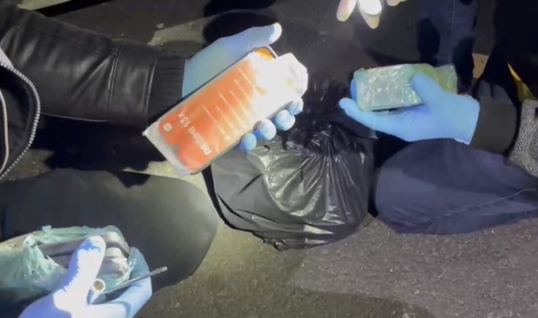 Osmaniye'de bir yolcu otobüsünde gerçekleştirilen denetimde 277 gümrük kaçağı cep