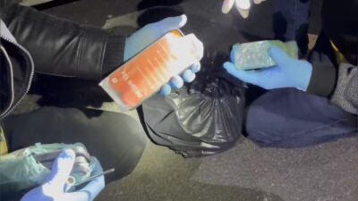 Osmaniye’de yolcu otobüsünde yapılan denetimde 277 gümrük kaçağı cep telefonu yakalandı, 3 kişi hakkında işlem başlatıldı. Osmaniye'de bir yolcu otobüsünde gerçekleştirilen denetimde 277 gümrük kaçağı cep