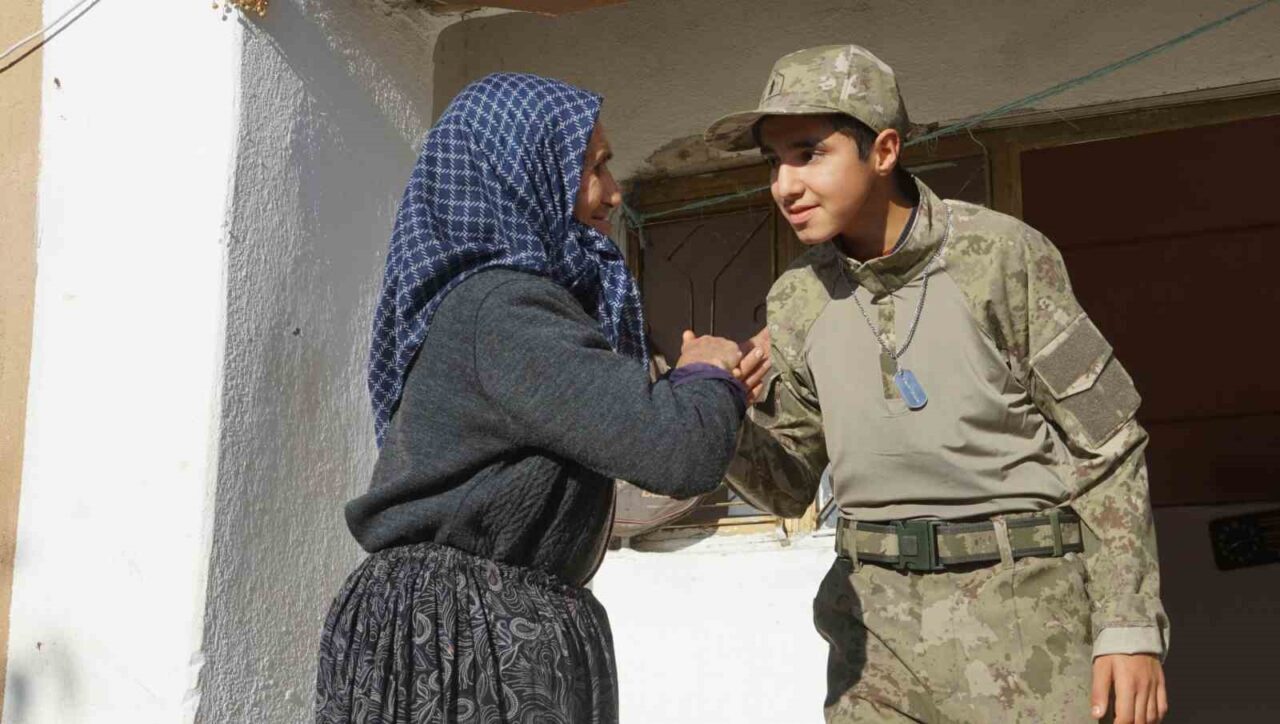 Şuhut ilçesinde yaşayan 13 yaşındaki otizmli Cafer Çelik'in asker olma