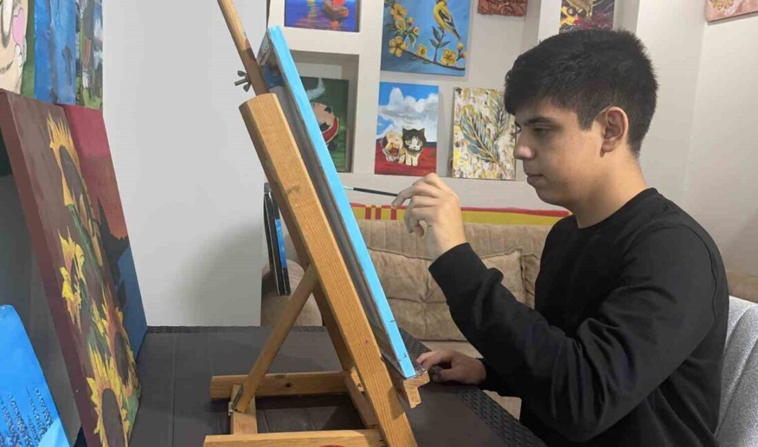 Osmaniye'den 15 yaşındaki otizmli ressam Okan Mert Gönül, sanattaki yeteneğiyle