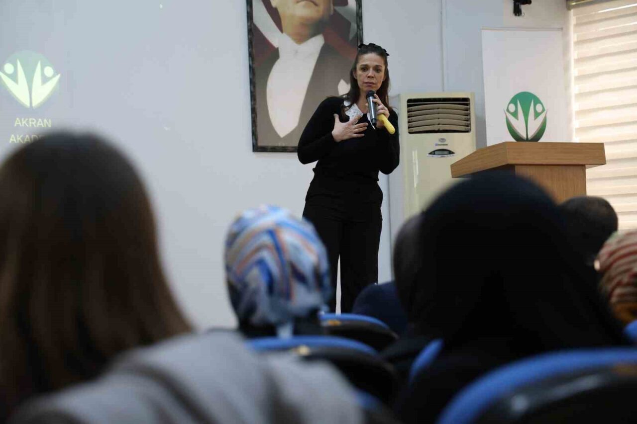 Sivas'ta Akran Akademi, otizme dikkat çekmek için "Normali Reddet" konulu
