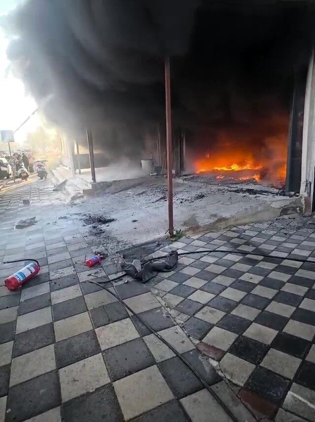 Kocaeli’nin Darıca ilçesinde bulunan bir oto tamirhanesinde bilinmeyen bir sebepten