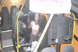 Düzce’de Halk Otobüsü Şoförleri Rahatsızlanan Yolcuları Hastaneye Ulaştırdı