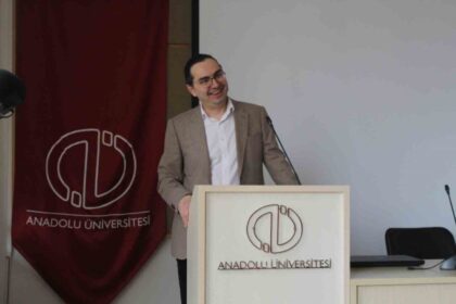 Anadolu Üniversitesi’nde “Otomatik Dikkatin Bilimsel Serüveni” Semineri Gerçekleşti