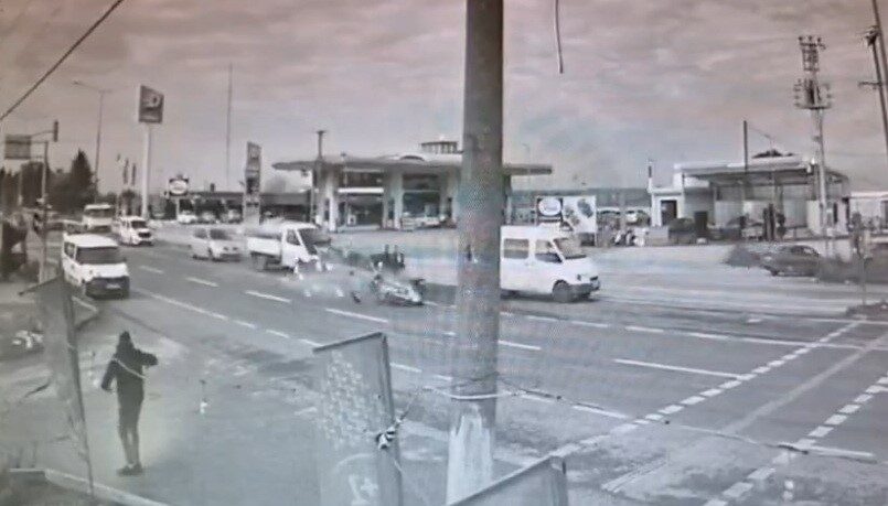 Manisa’nın Salihli ilçesinde otomobil ile çarpışan elektrikli bisiklet sürücüsü hastanede yaşamını yitirdi.