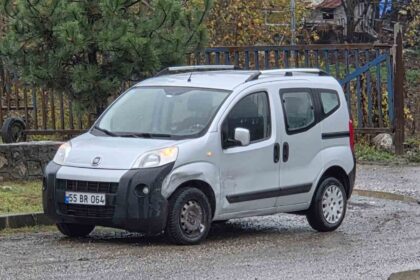 Otomobil ile hafif ticari araç çarpıştı: 2 yaralı