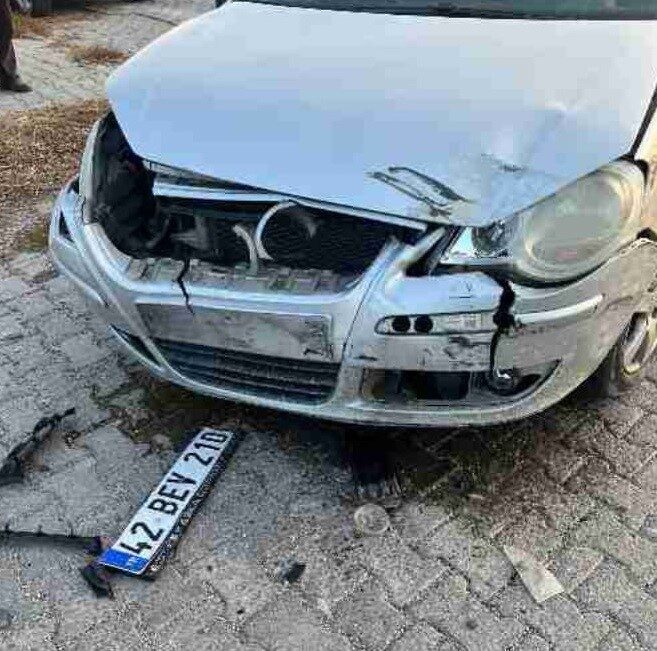 Konya'nın Karapınar ilçesinde bir otomobil ve SUV aracın çarpışması sonucu