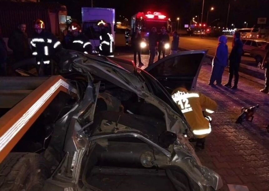 Denizli’nin Acıpayam ilçesinde genç sürücü kaza sonucu yaşamını yitirdi, yolcusunun tedavisi hastanede devam ediyor.