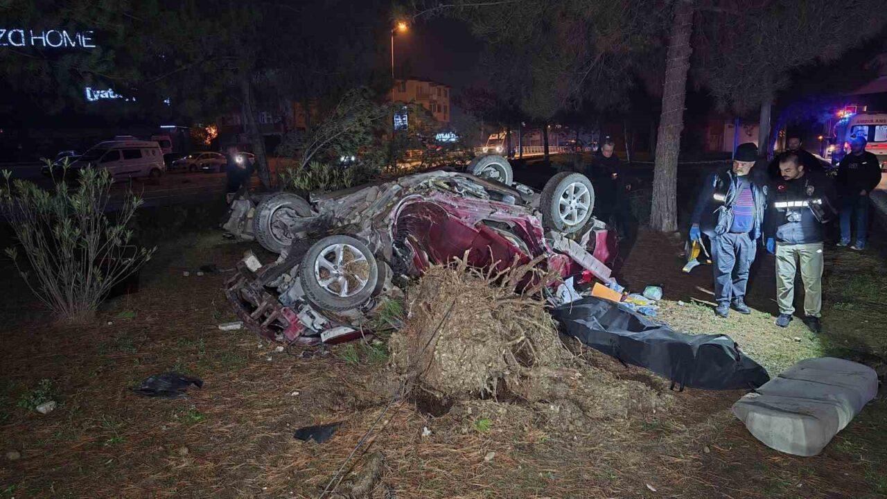 Karabük'te, Ramazan Oktay (49) yönetimindeki otomobil, kontrolün kaybedilmesi sonucu refüjdeki