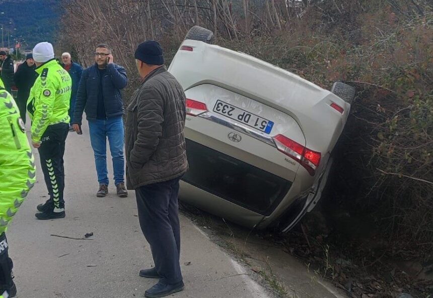 Amasya’da Kontrolden Çıkan Araç Takla Attı, Sürücü Hastaneye Kaldırıldı Amasya’da Kontrolden Çıkan Araç Takla Attı, Sürücü Hastaneye Kaldırıldı