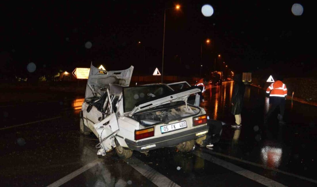 Samsun'un Havza ilçesinde bir otomobilin tıra çarpması sonucu dördü yaralı