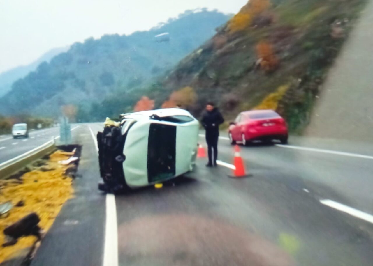 Adıyaman’da Yağmur Sonucu Kontrolden Çıkan Araçta 4 Kişi Yaralandı