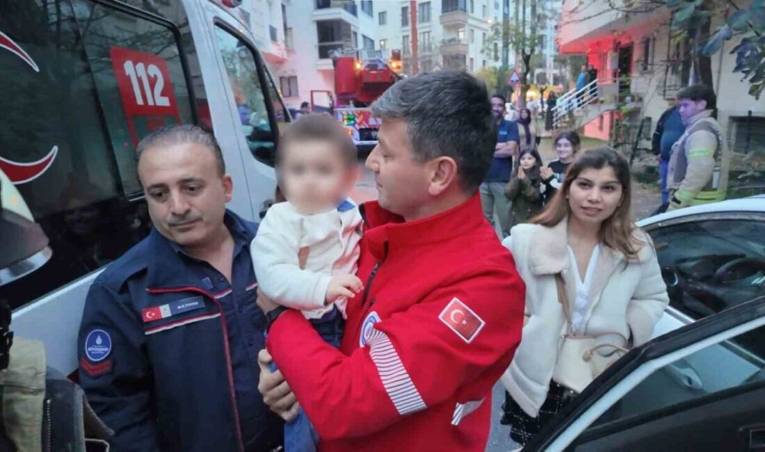 Çekmeköy’de Otomobilde Unutulan Bebek, İtfaiye Ekipleri Tarafından Kurtarıldı İstanbul Çekmeköy'de bir annenin bir buçuk yaşındaki bebeğini otomobilde unuttuğu