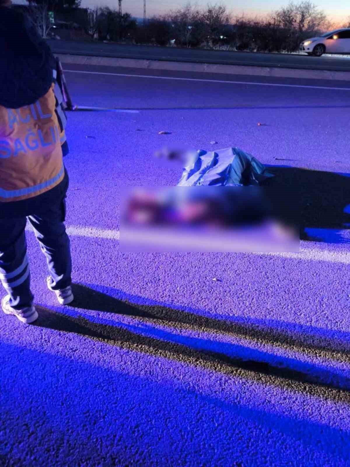 Adıyaman’da yolun karşısına geçen kadına otomobil çarptı, yaşamını yitirdi. Adıyaman’da yolun karşısına geçen kadına otomobil çarptı, yaşamını yitirdi.