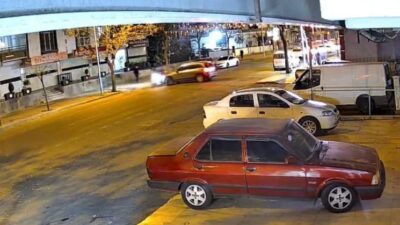 Diyarbakır'da Yılmaz Güney Caddesi'nde bir otomobilin çarptığı motokurye yaralandı. Olay