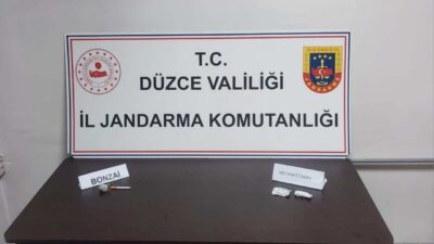 Düzce'de, Jandarma Narkotik Suçlarla Mücadele ekipleri, D100 karayolu üzerindeki bir