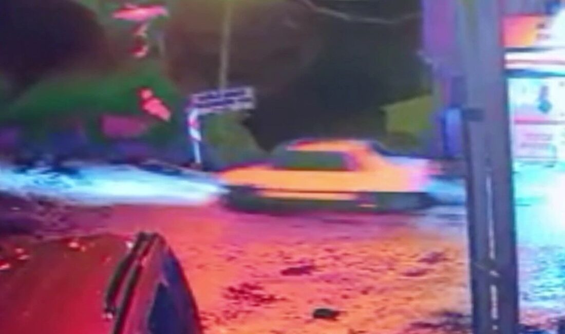 Erdemli’de otomobil uçuruma düştü: İki kişi yaralandı Mersin'in Erdemli ilçesinde gece saatlerinde yaşanan kazada, Z.K. ve S.K.