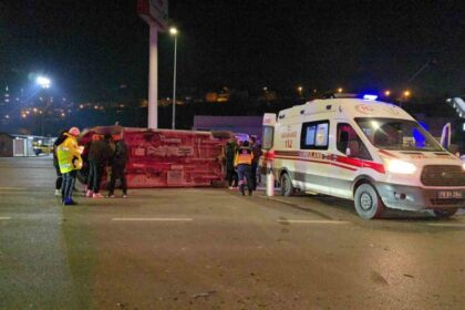 Karabük’te Ambulansın Devrilmesi Sonucu 3 Sağlık Çalışanı Yaralandı