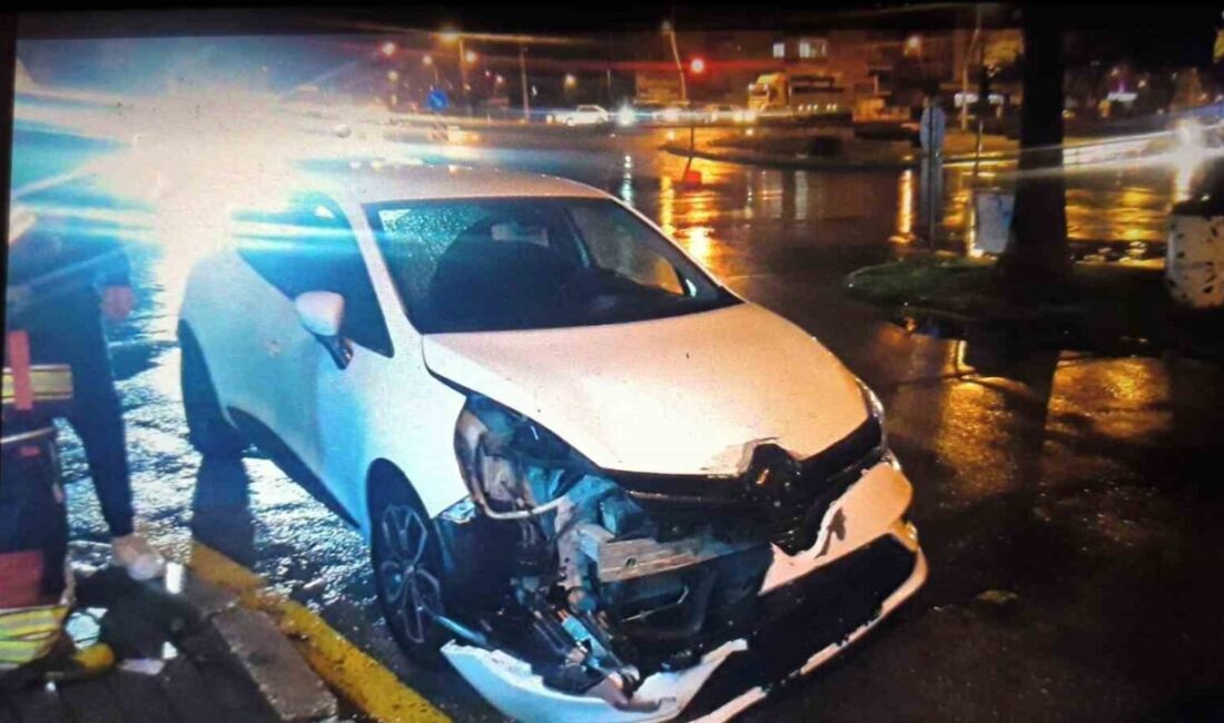 Tarsus’ta İki Araç Çarpıştı: İki Kişi Yaralandı Mersin'in Tarsus ilçesinde D-400 karayolunda iki aracın çarpışması sonucu I.B.A.