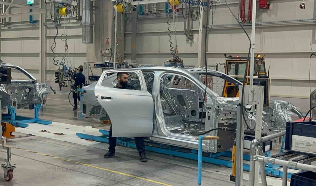 Otomotiv İhracatında Kasım Ayı Rekorları: Almanın Yüzde 45, Fransa’nın ise Yüzde 30 Artış Gösterdiği Açıklandı Kasım ayı otomotiv ihracatı, Türkiye'nin toplam dış satışları arasında liderliğini