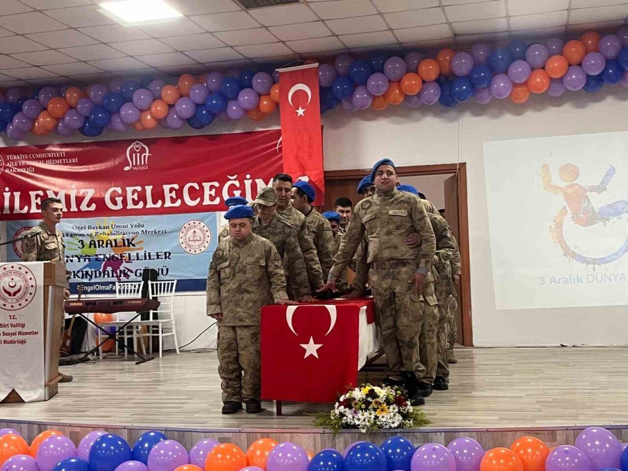 Siirt’te Özel Bireyler, 3 Aralık Dünya Engelliler Günü’nde Askeri Kamuflajla Yemin Törenine Katıldı