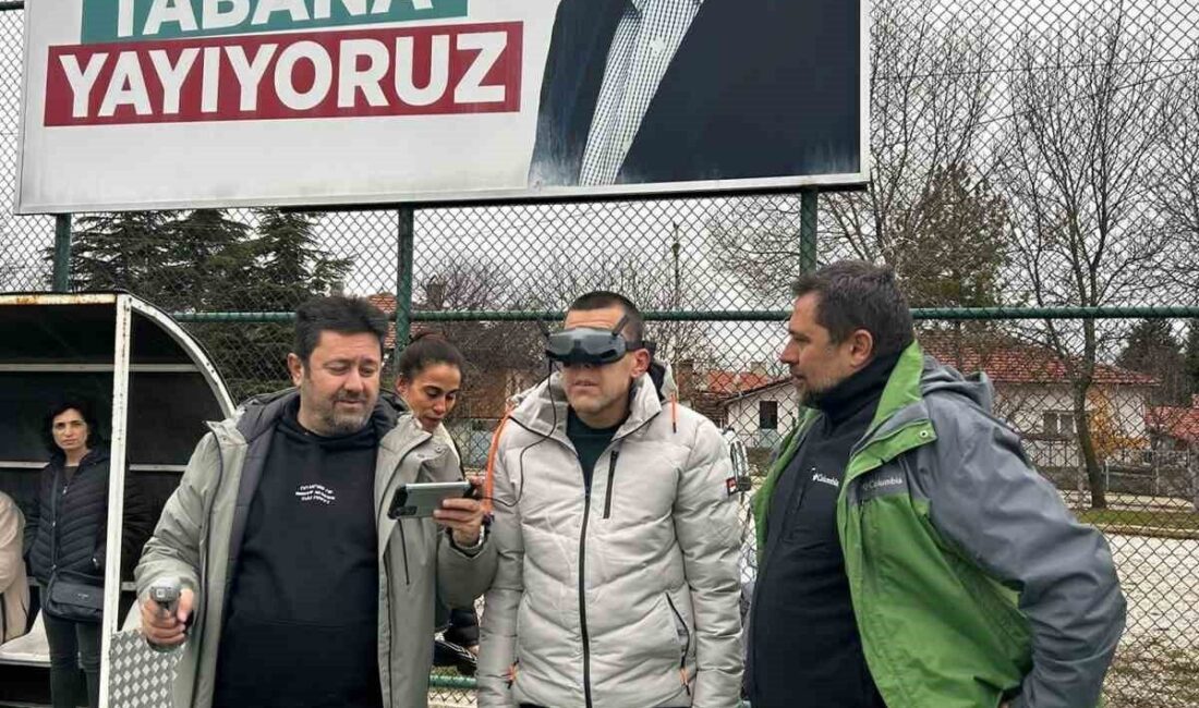 Eskişehir’de Özel Bireyler Dron Uçurma Deneyimi Yaşadı Eskişehir'de, Seyitgazi İlçesi'nde düzenlenen 'Engelsiz Yaşam' etkinliğinde, Gençlik ve Spor