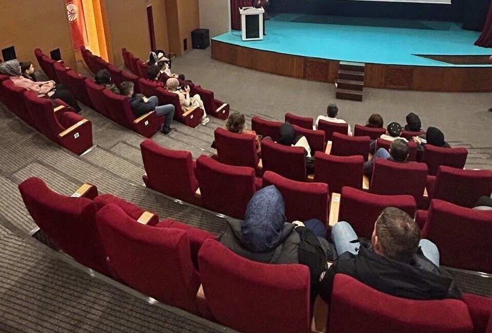Sakarya'da, özel gereksinimli çocukların aileleri için düzenlenen seminerde, etkili iletişim