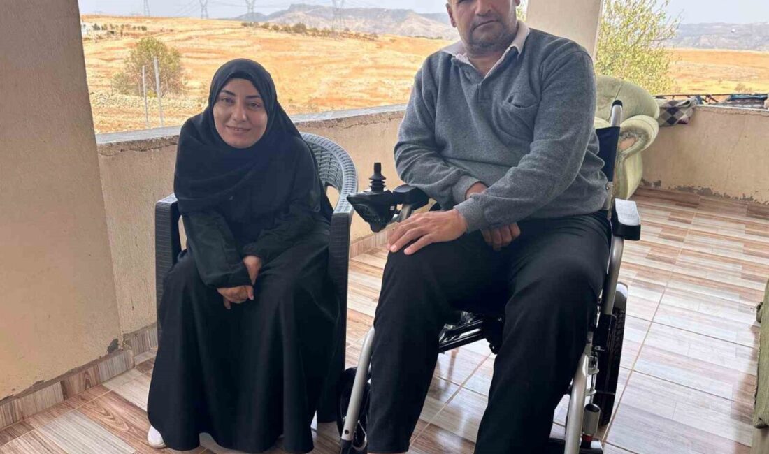 Hayırsever polis memurundan Dünya Engelliler Günü’nde anlamlı bağış: Akülü sandalye dağıtımı yapıldı Polis memuru Mustafa Şahin, 3 Aralık Dünya Engelliler Günü dolayısıyla