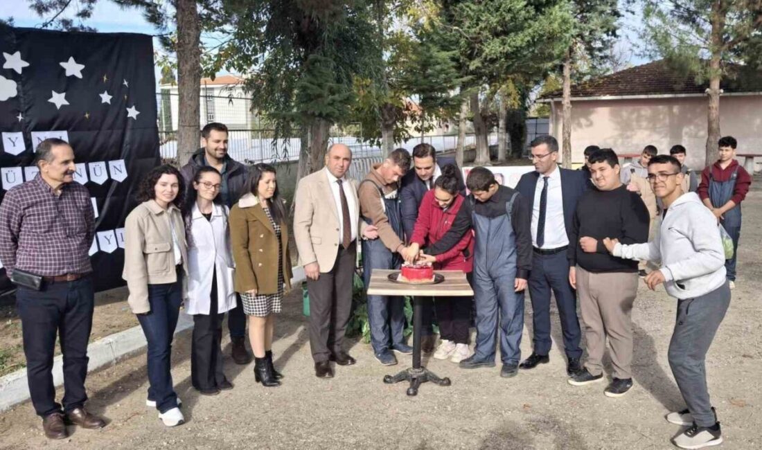 Manisa’nın Sarıgöl ilçesinde Engelliler Günü dolayısıyla düzenlenen etkinlikte, protokol üyeleri