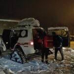 Muş’un Korkut ilçesinde görevli kadın öğretmen, kar nedeniyle paletli ambulansla hastaneye ulaştırıldı.