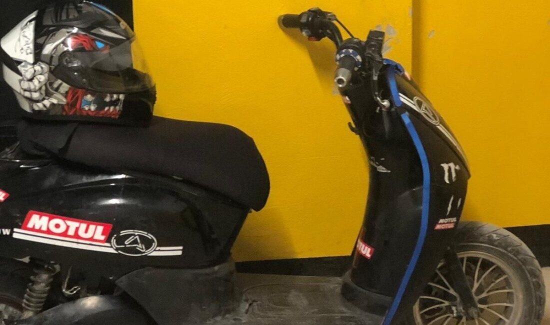 Adıyaman’da Elektrikli Bisiklet Hırsızlığı: Kimliği Belirsiz Şahıslar Tarafından Çalındı Adıyaman'da, Berat Alan'a ait elektrikli bisiklet, merkez Yeni Mahalle'deki konteyner