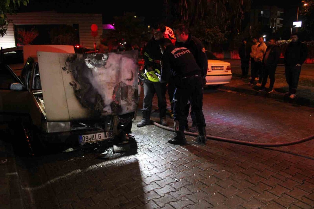 Aydın'ın Efeler ilçesinde, S.B.'ye ait park halindeki otomobil, bilinmeyen bir