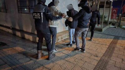 Adana'da Narkotik Suçlarla Mücadele Şube Müdürlüğü'ne bağlı ekipler, Seyhan ilçesindeki