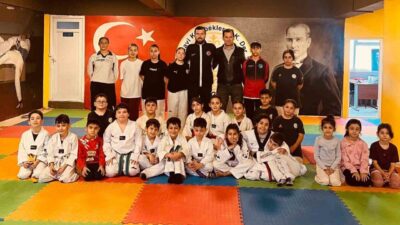 Kütahya’nın Pazarlar ilçesindeki Pazarlar Spor Lisesi sporcuları, Bursa'daki Mavi Kelebek