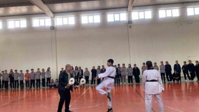 Kütahya'nın Pazarlar ilçesindeki Pazarlar Spor Lisesi, tekvando projesiyle 100'den fazla