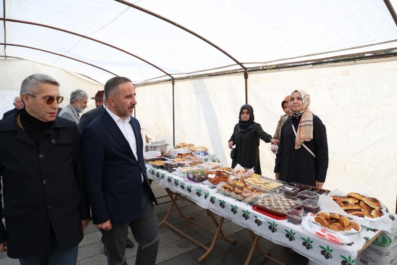 Ordu'nun Perşembe ilçesinde, Filistin'e destek amacıyla hayır çarşısı açıldı. Perşembe