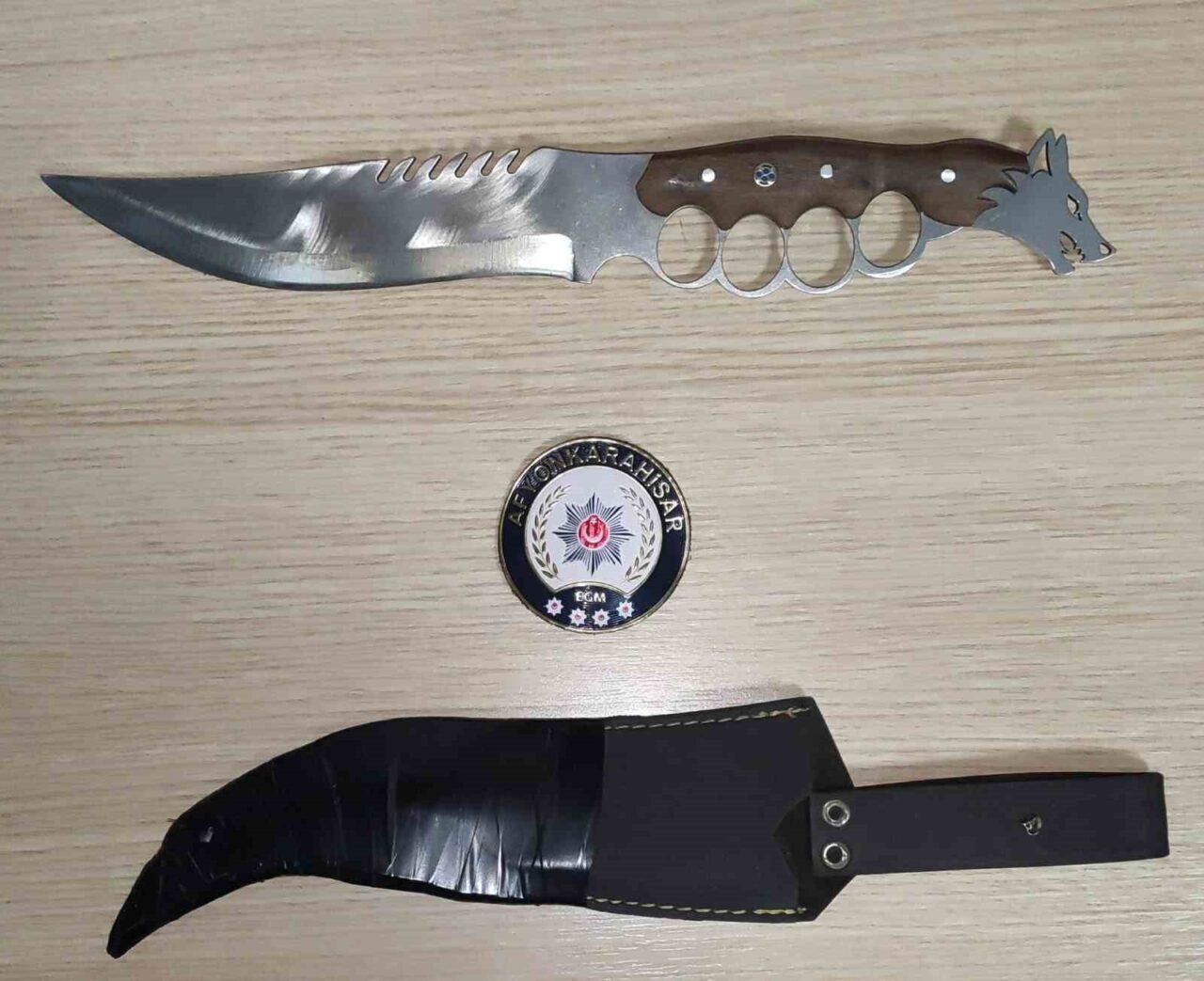 Afyonkarahisar'da polis, son hafta içinde gerçekleştirdiği denetimlerde 28 aranan kişiyi