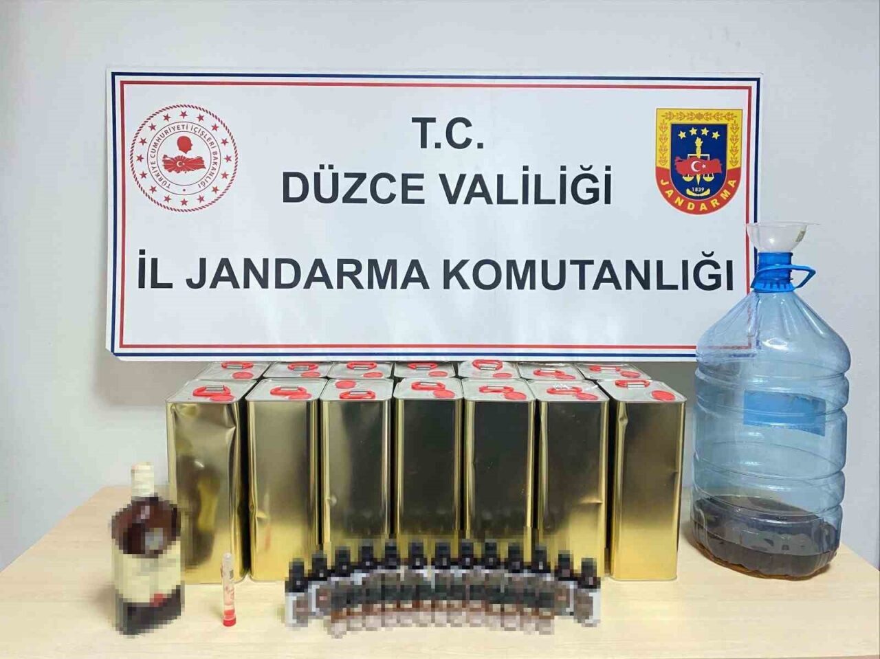 Düzce’de Yapılan Operasyonlarda 30 Bine Yakın Makaron ile Kaçak Alkol ve Elektronik Sigara Ele Geçirildi