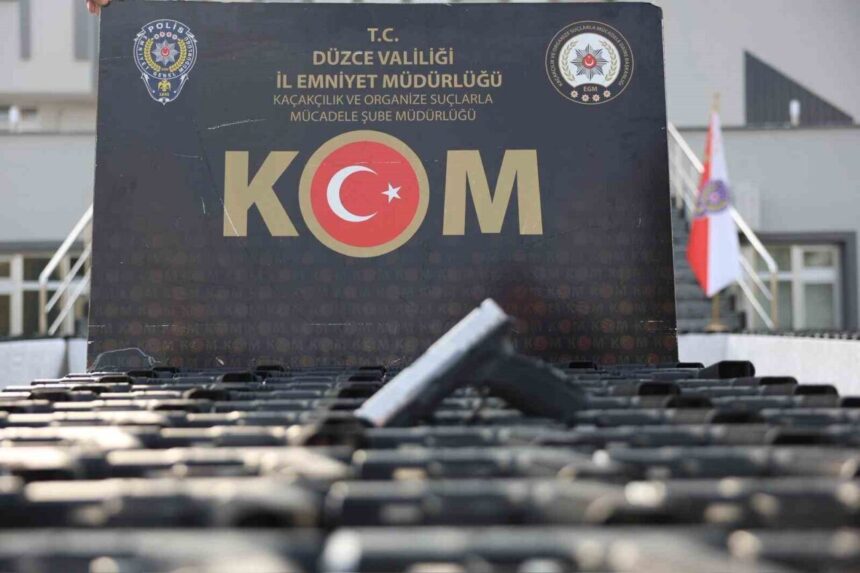 Düzce’de Yoğun Denetimlerde Bin 923 Kişi Sorgulandı, Kaçak Ürünler Ele Geçirildi