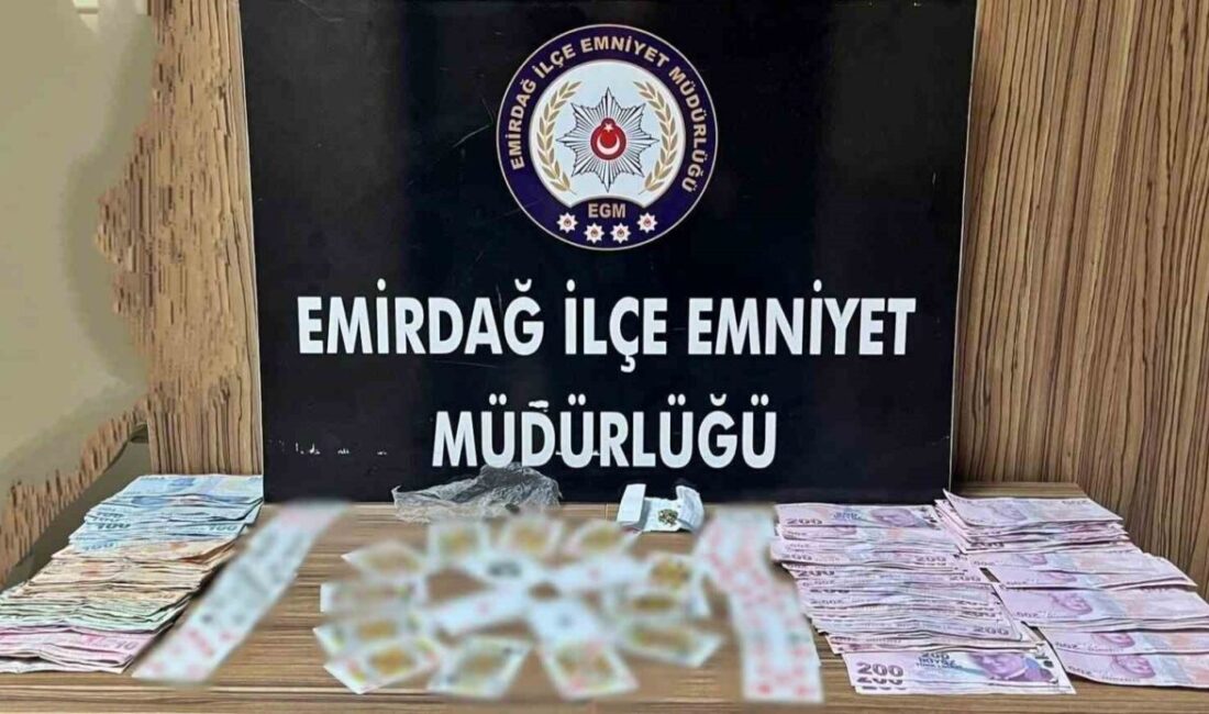 Afyonkarahisar’ın Emirdağ ilçesinde gerçekleştirilen polis baskınında kumar oynayan 6 kişi